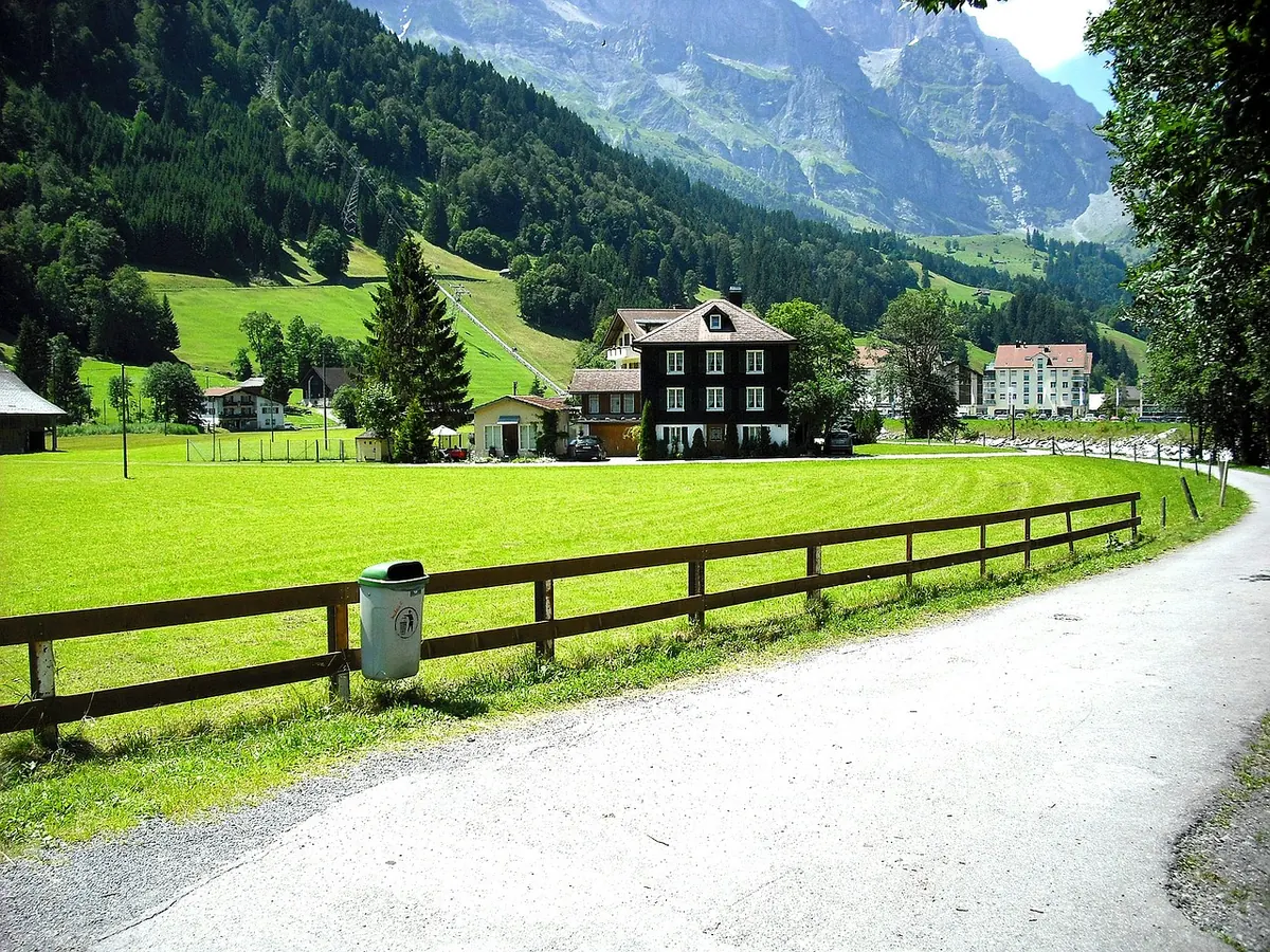 Writing About Place: A Guide to UK Landscapes and City Streets
